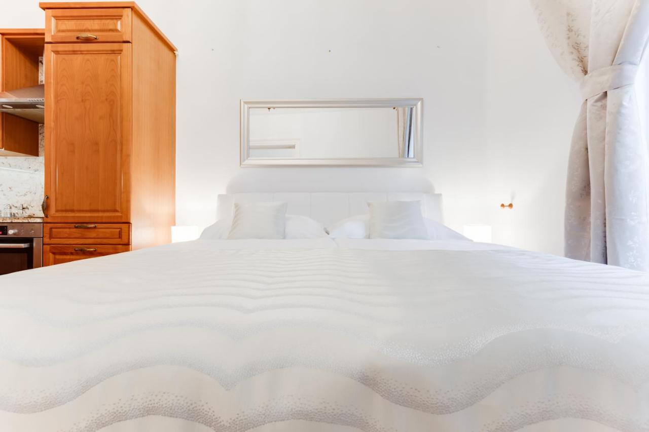 Wenceslas Square Royal Apartment Prága Kültér fotó